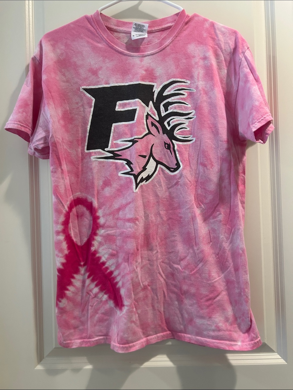 Gildan Fairfield University Pink Tie-Dye graphic logo Tee Breast Cancer Symbol M